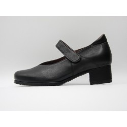 Mercedes TRIMAS 2205 negro